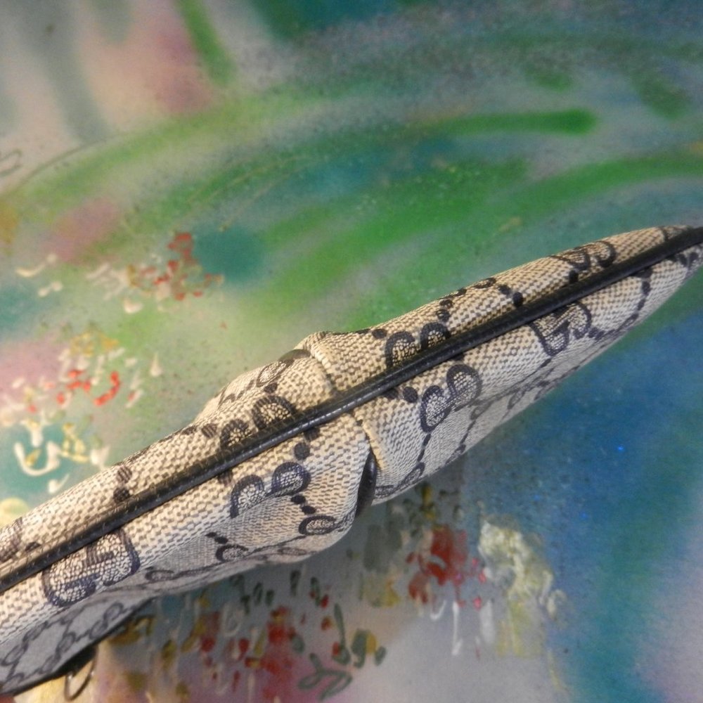 Gucci VTG collectible crossbody purse cream navy logo canvas curved shoulder bag - Picture 12 of 16